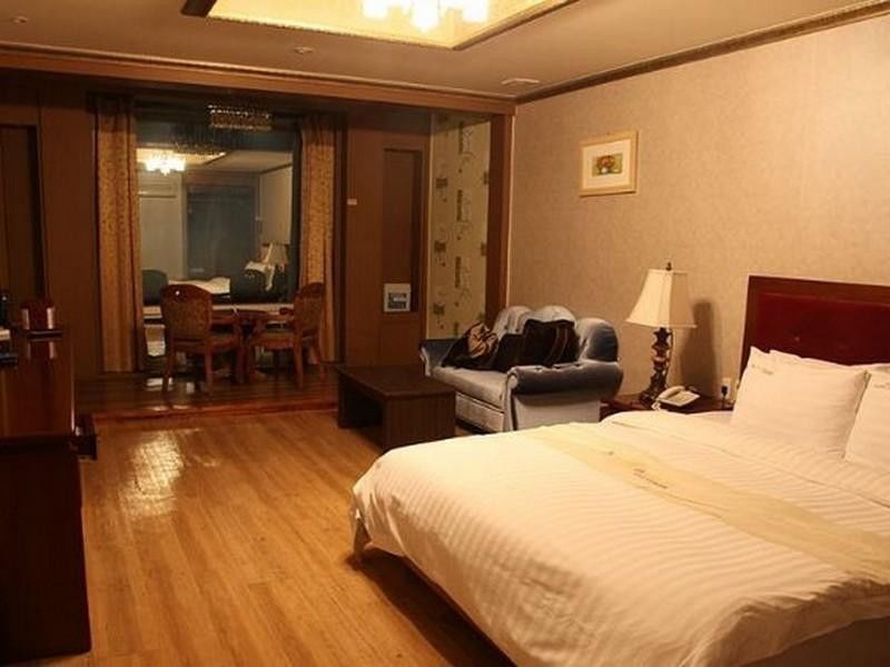 B&Beach Tourist Hotel Yeosu Exterior photo